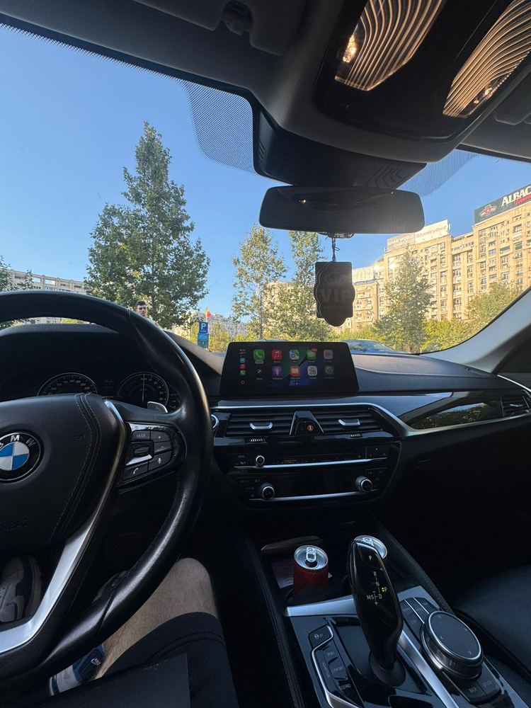 BMW Seria 5 G30 cu Apple CarPlay activat — poză 2